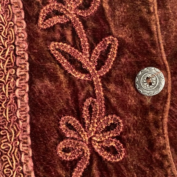 25 KARAT rayon velvet embellished button up top - Picture 3 of 9